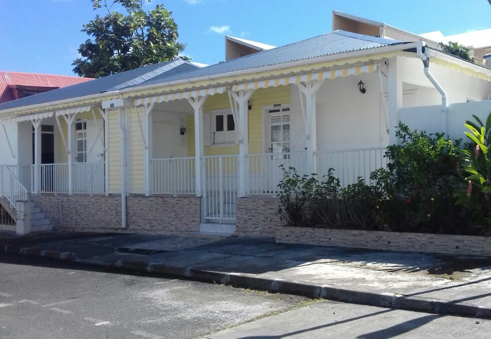 maison creole location au moule